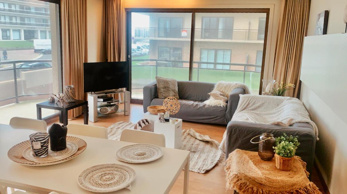 Ruim, Lichtrijk Appartement Met Groot Terras Uitstekend Gelegen In La Panne Extérieur photo