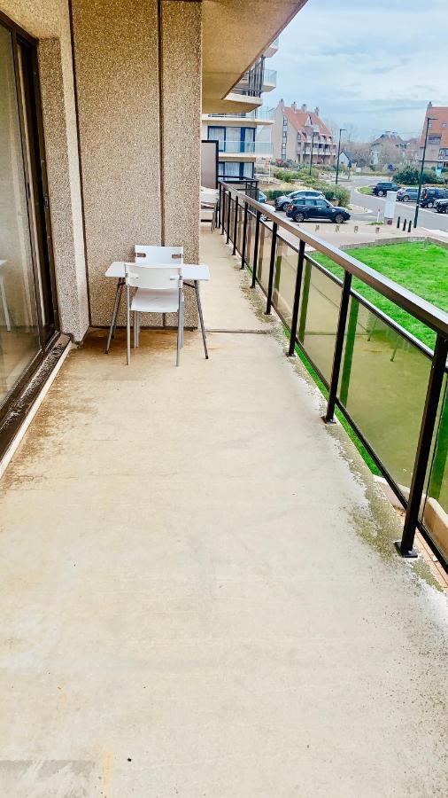 Ruim, Lichtrijk Appartement Met Groot Terras Uitstekend Gelegen In La Panne Extérieur photo